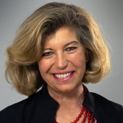 Julia Holden photo