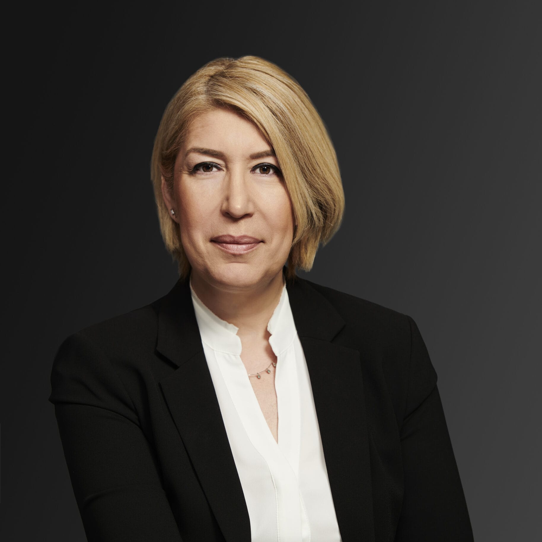 Aylin Aydoğmuş photo