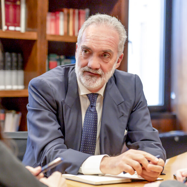Alejandro Fernández de Araoz photo