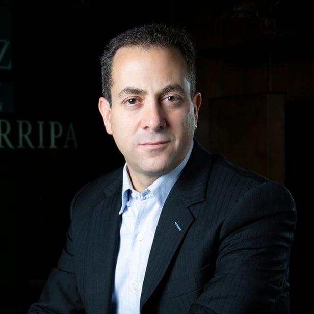 César Fares photo