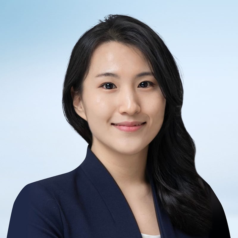 Julia (Seong Ji) Jin photo
