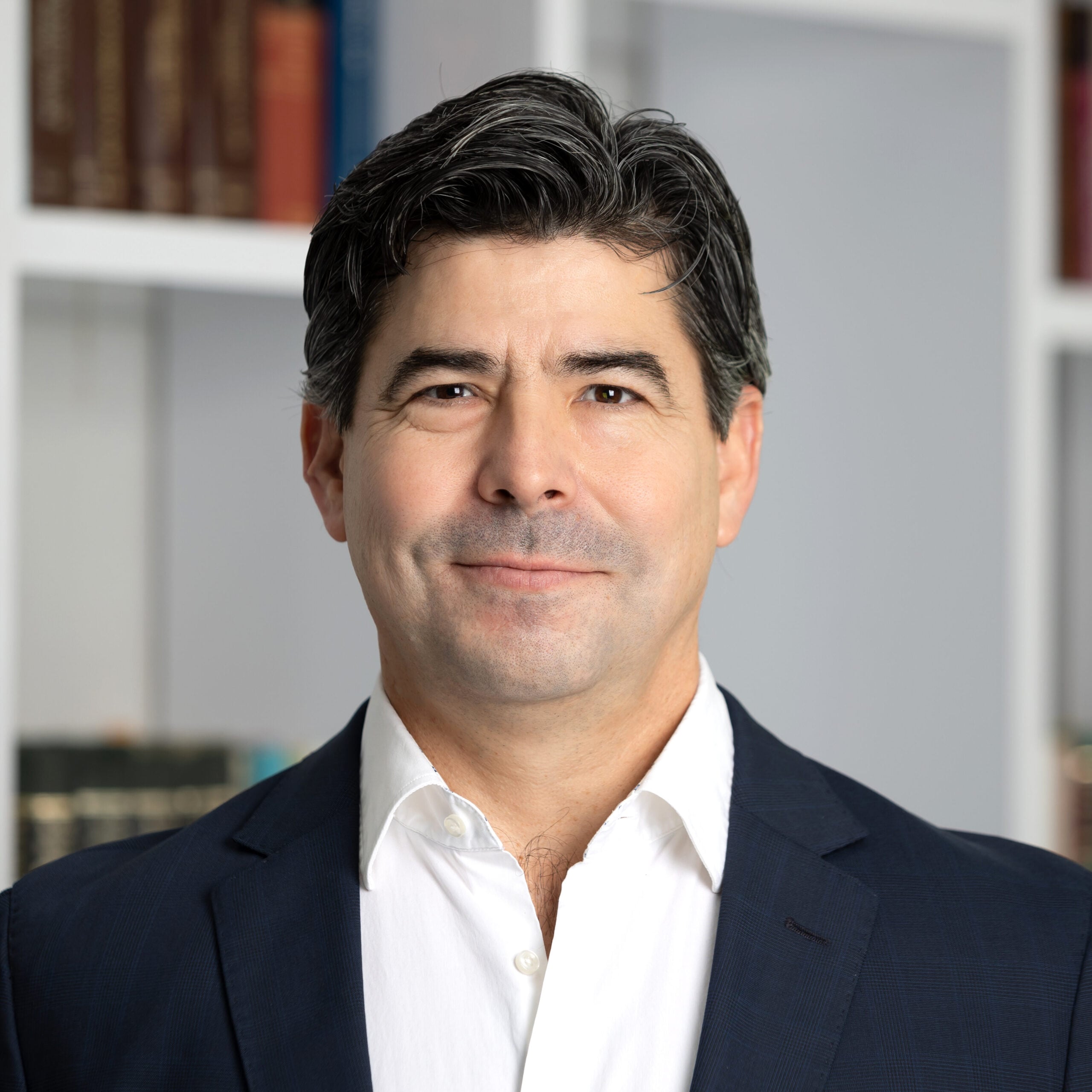 Carlos de la Garza photo