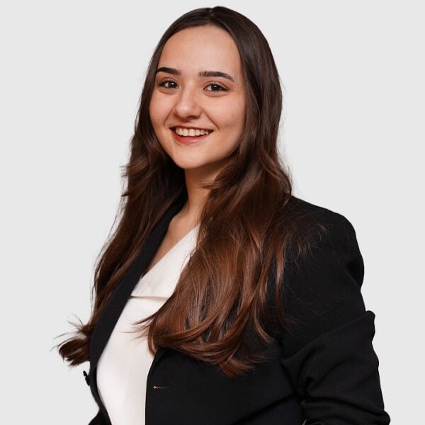 Ece Akbaba photo