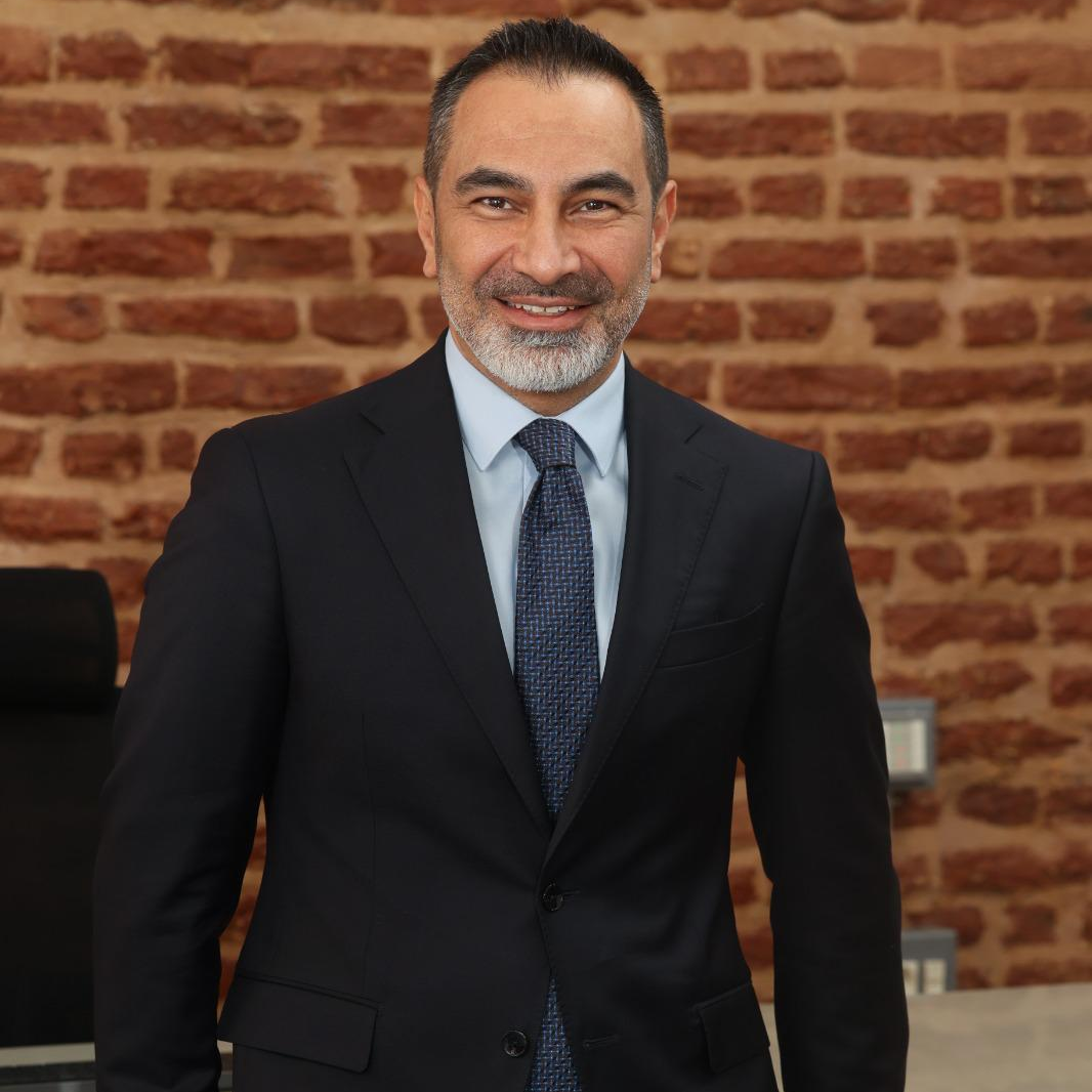 Ömer Çağdaş Selvi photo