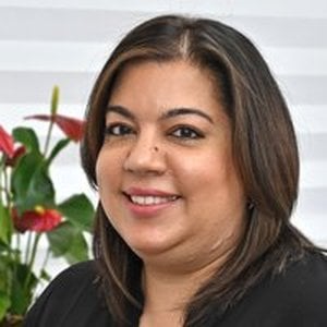 Roopa Ahluwahlia photo