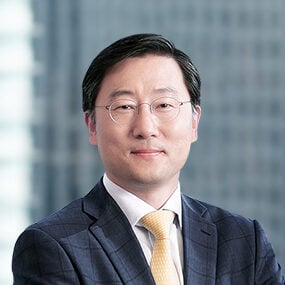 Kyung Yoon Lee photo