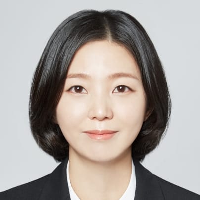 Min Young Lee photo