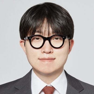 Jun HUH photo
