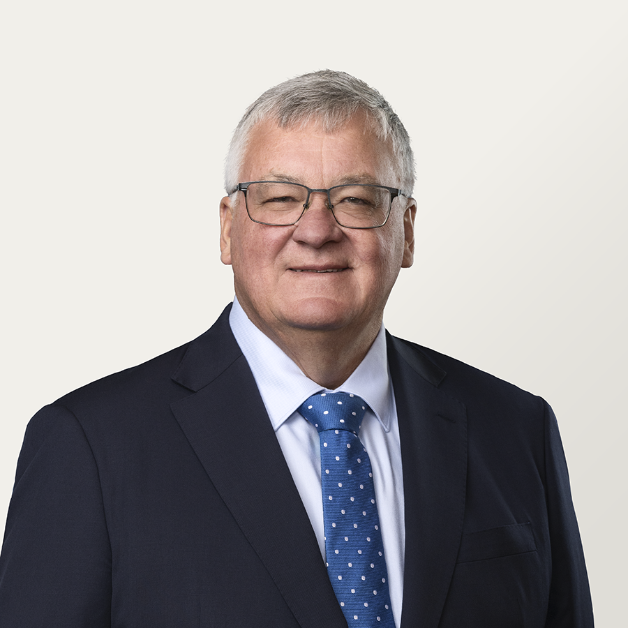Peter West photo