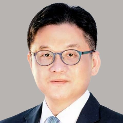 Sung Hwan Cho photo
