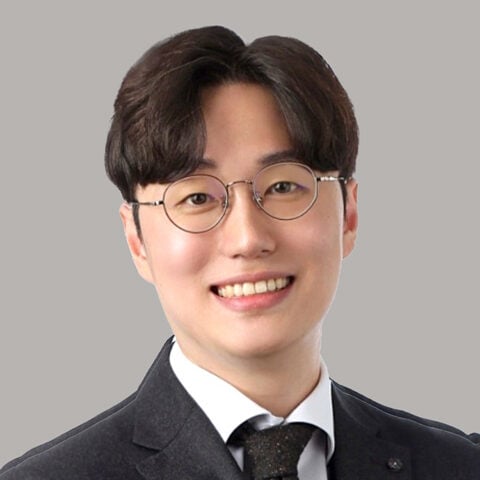 Suk Jin Kim photo