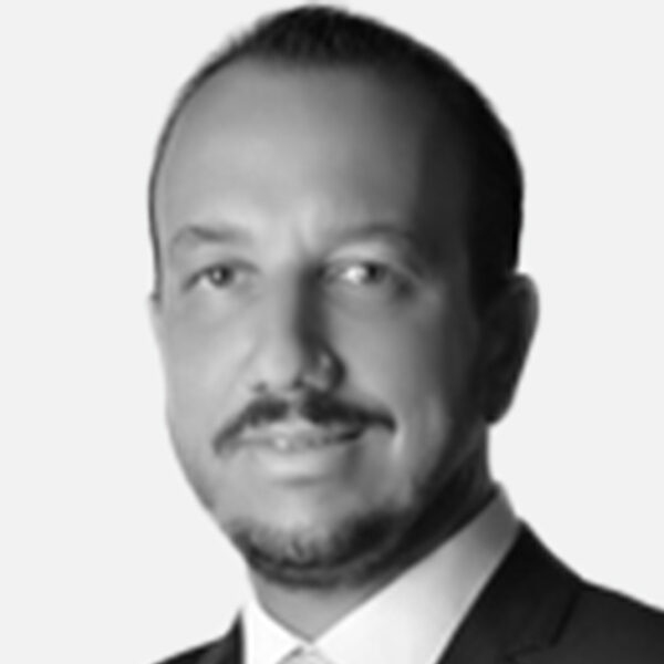 Yalın Akmenek photo