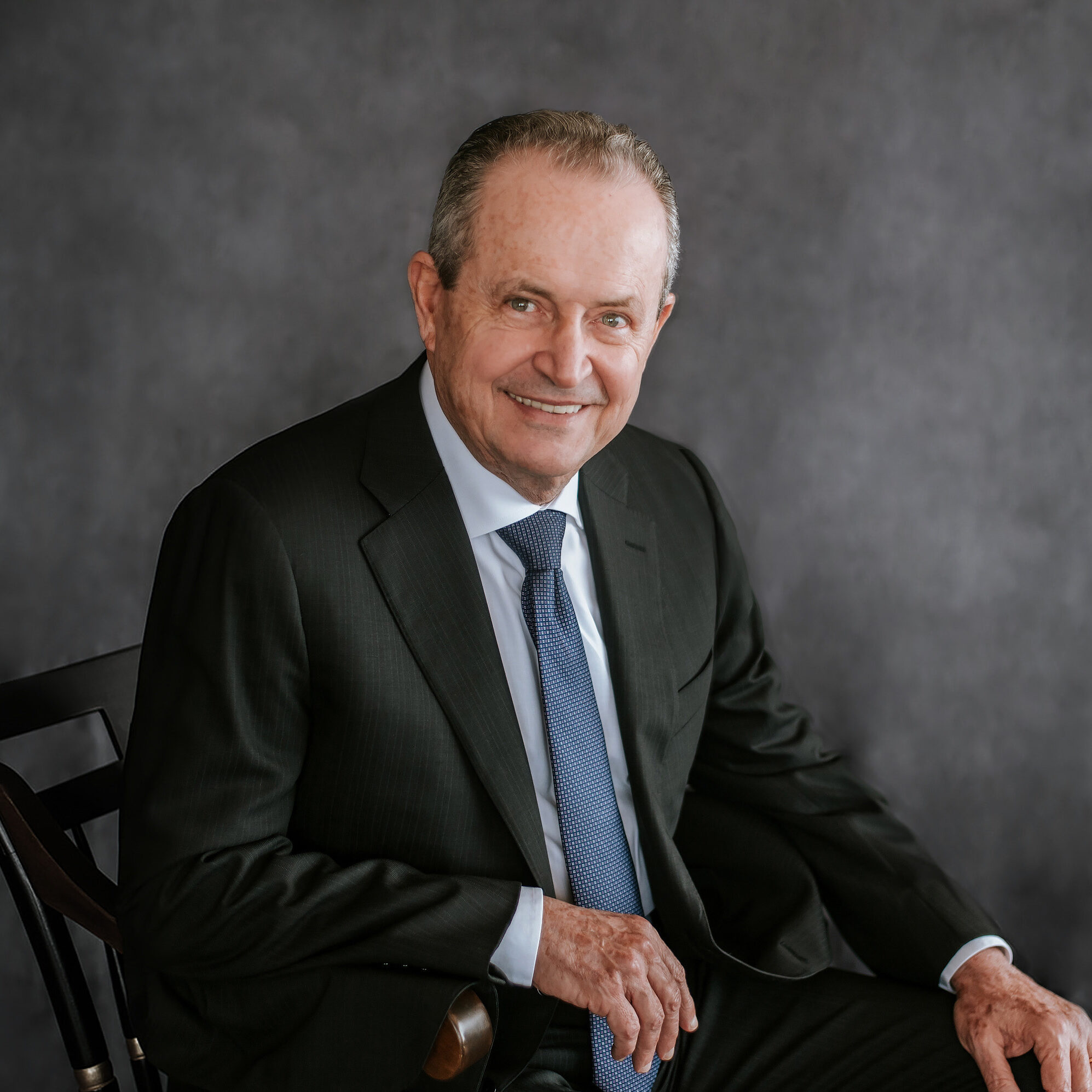 César Coronel Jones photo