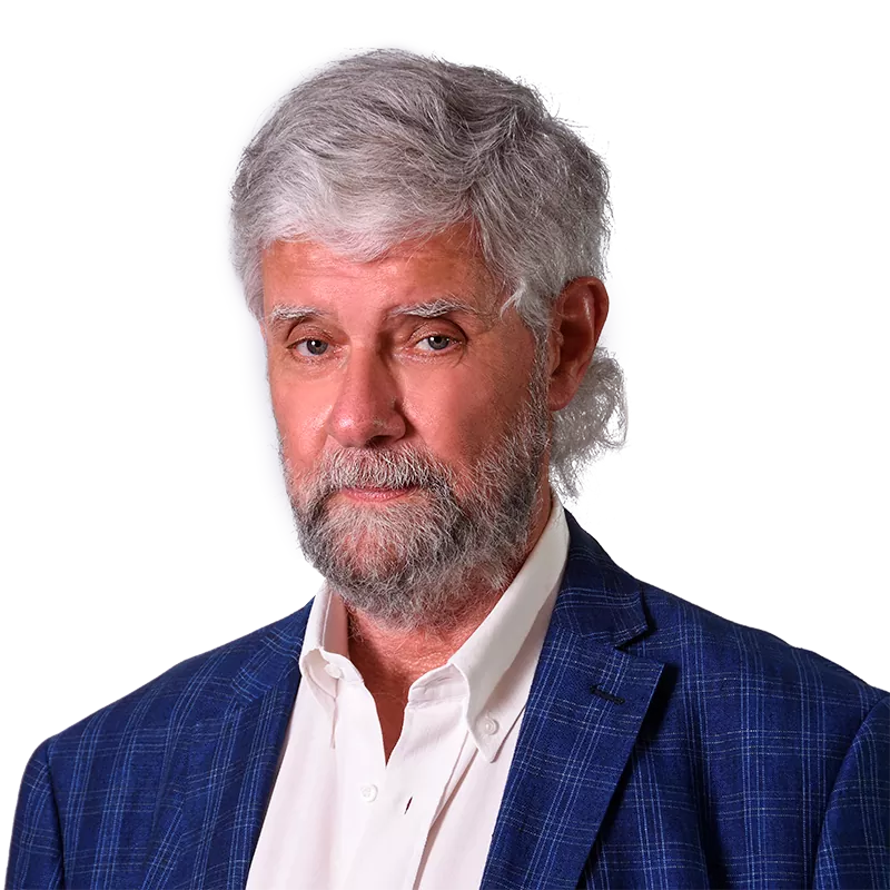 Martín Campbell photo